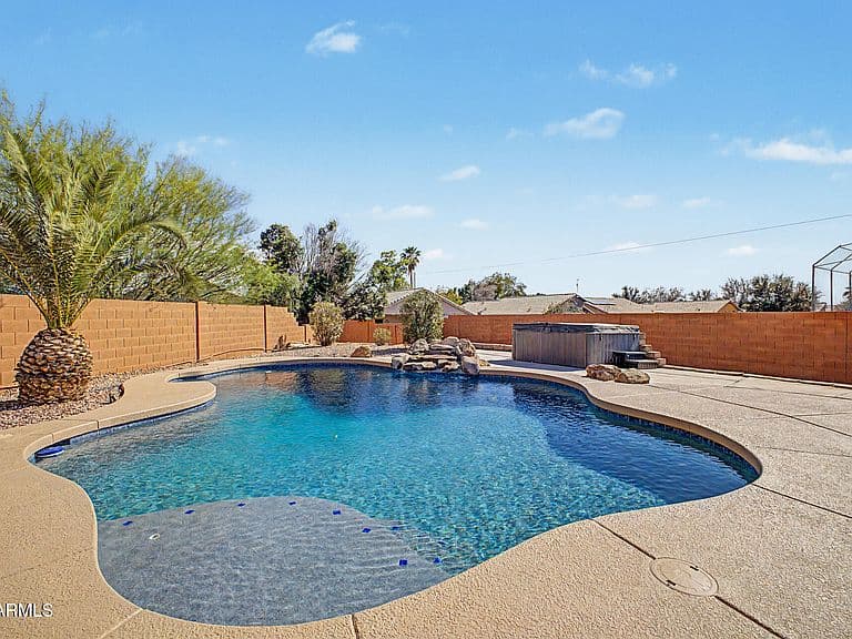 6302 N 69TH Drive photo 3