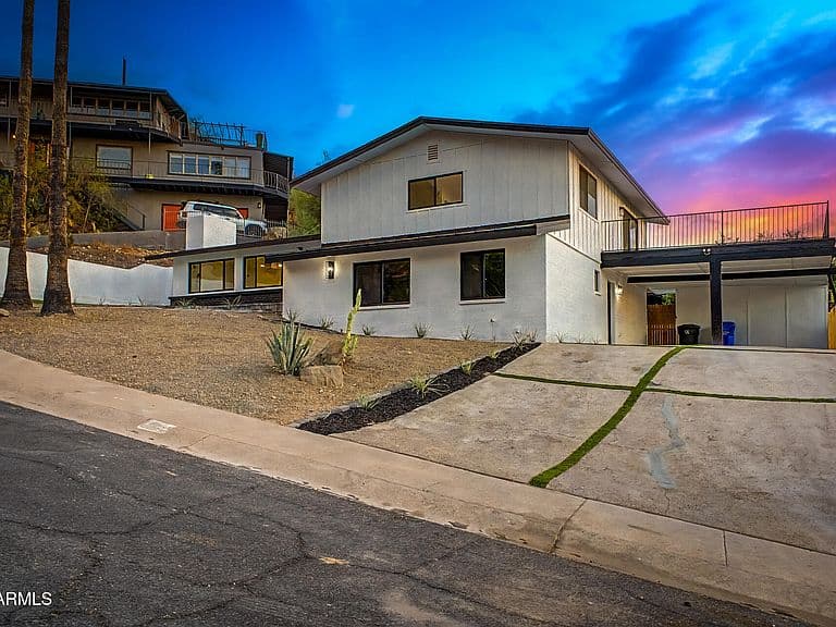 1315 E ECHO Lane photo 3