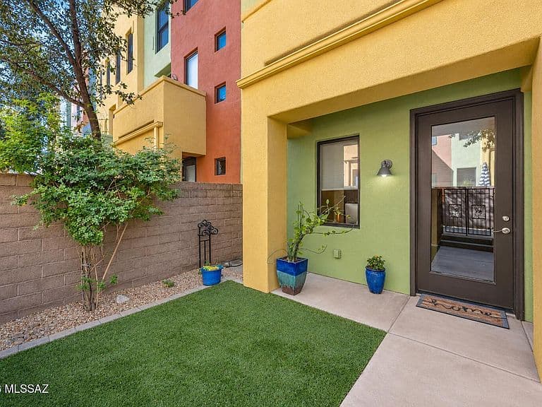 2431 E Autumn Flower Dr photo 1