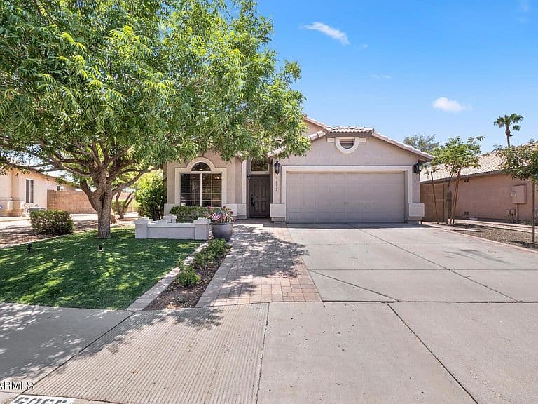 5055 E HILTON Avenue photo 1
