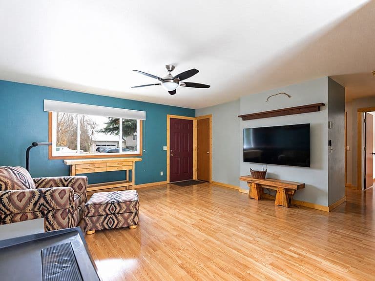 120 Parker Ct photo 4