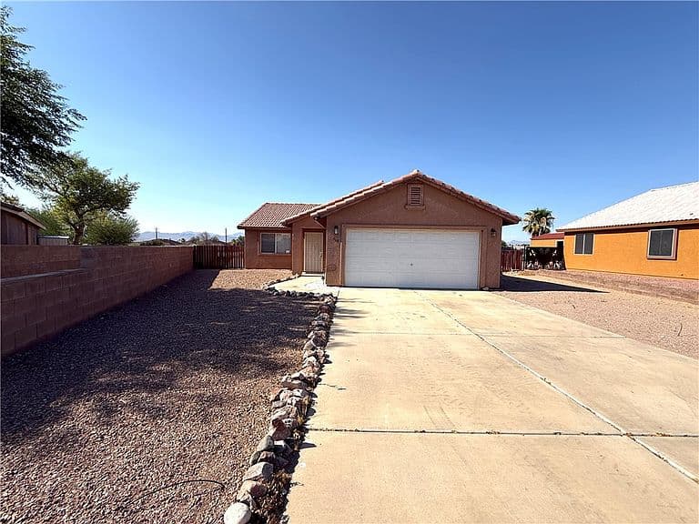 1605 E Rinaldi Way photo 2