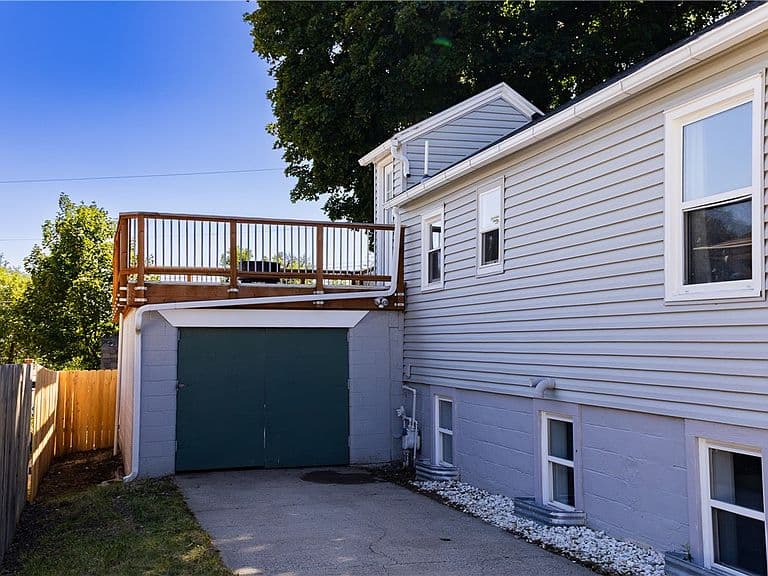 1132 Terry Ave photo 3