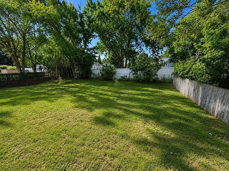 135 Harrington Avenue photo 5
