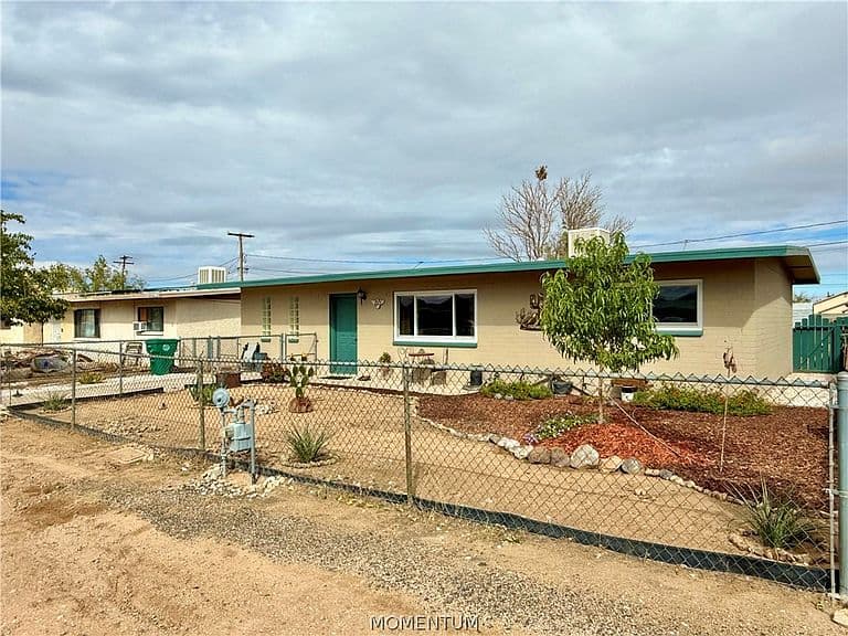 2213 Lucille Avenue photo 1