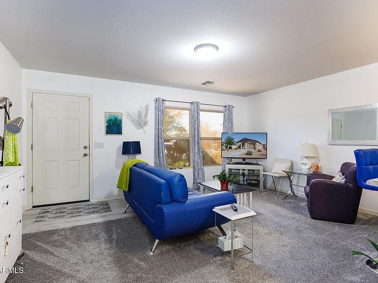 274 W WATSON Court photo 4