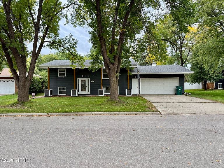 1102 Vista Dr photo 2