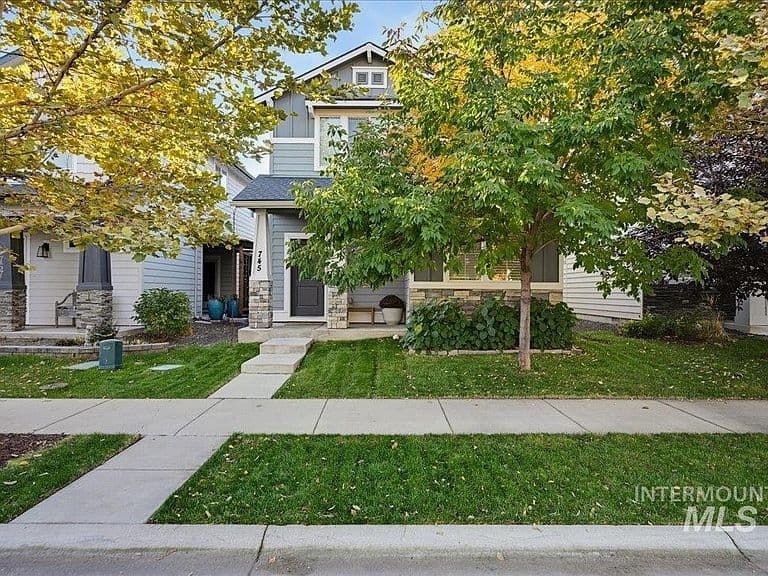 745 E Springloyd St photo 4