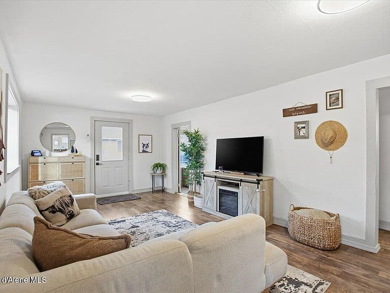 1204 E Foster Ave photo 3
