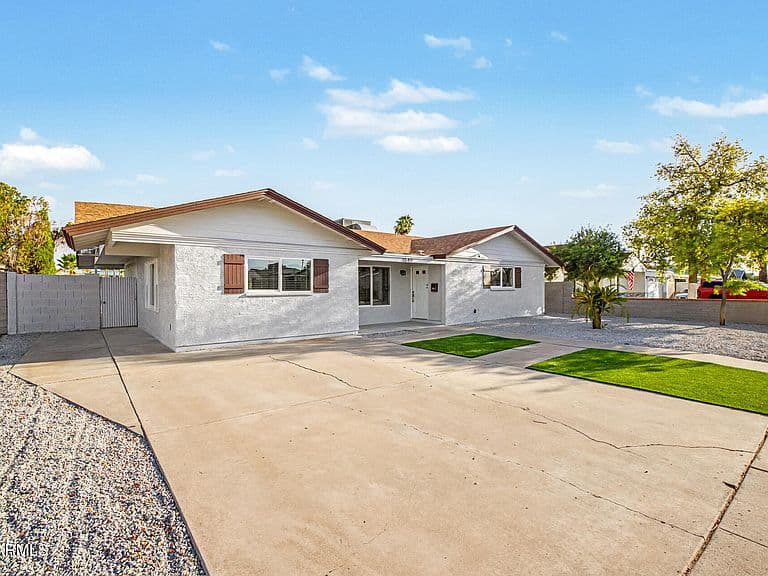 1849 E LOMA VISTA Drive photo 3