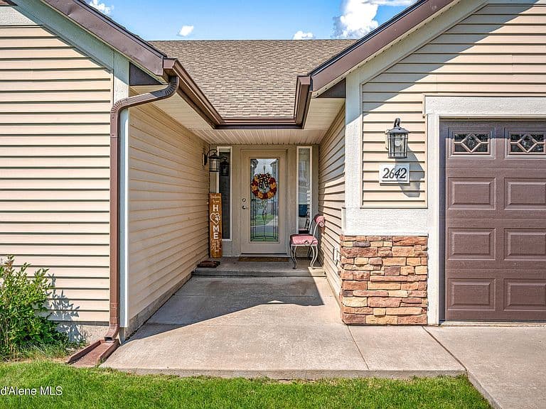 2642 E Thrush Dr photo 3