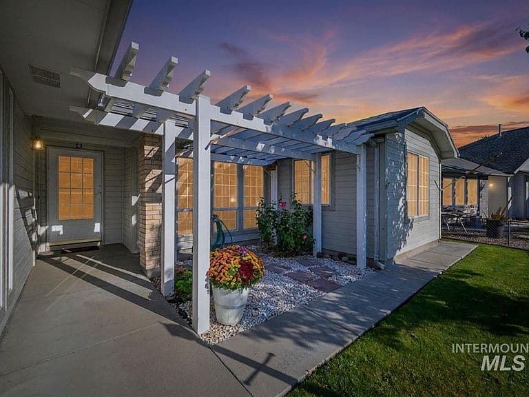 2166 W Sandalwood Dr photo 2