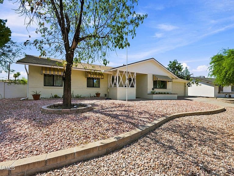 3827 E MERCER Lane photo 1