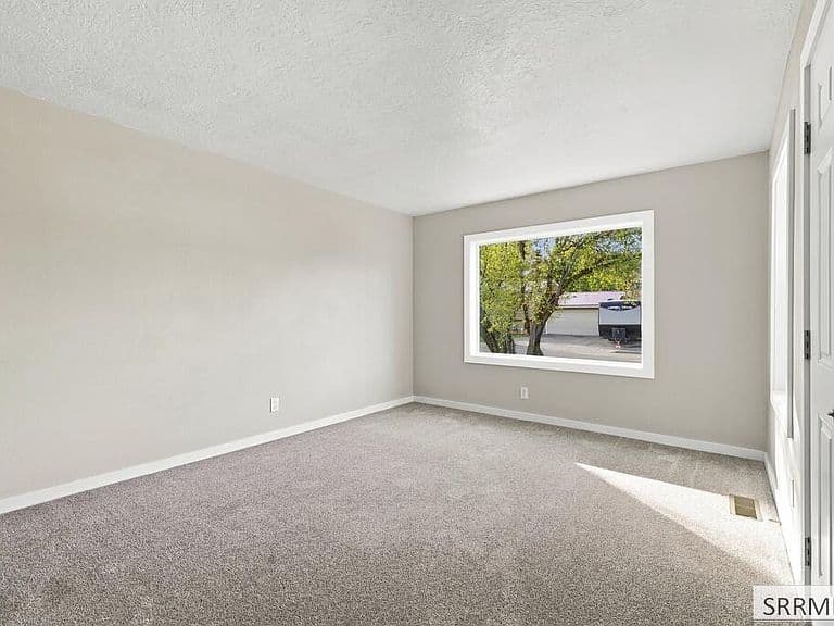 2193 Meadow St photo 3