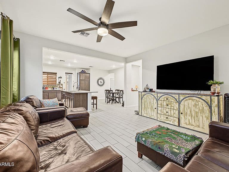 17453 W SELDON Lane photo 2