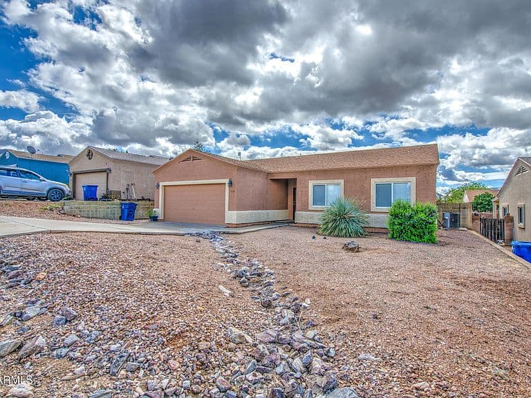 426 W HIGHLANDS Drive photo 2