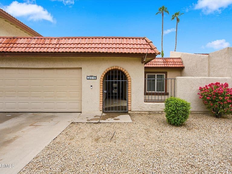 5210 E SAGUARO Circle photo 1