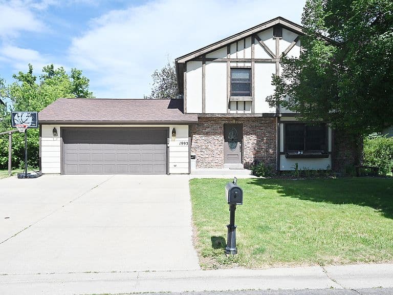 1993 Colonial Dr photo 1
