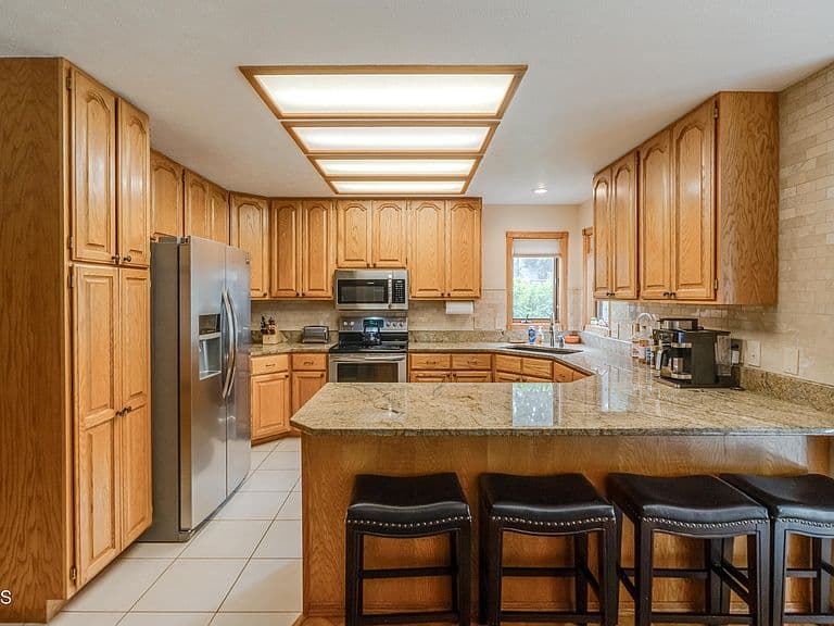 2423 Harding Ave photo 4