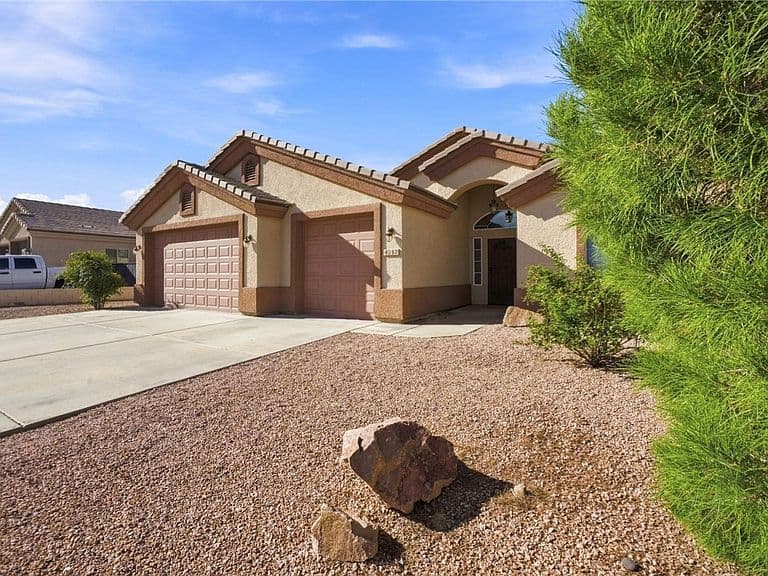 4212 E Old Ranch Lane photo 2