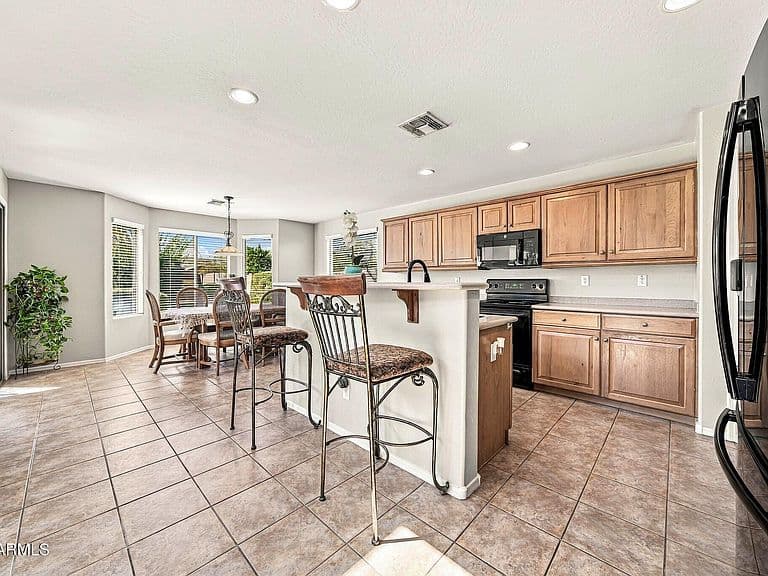 15101 W LILAC Street photo 4