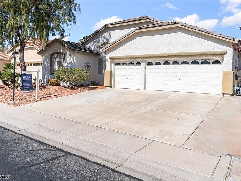 8405 Bonnie Blue St photo 2
