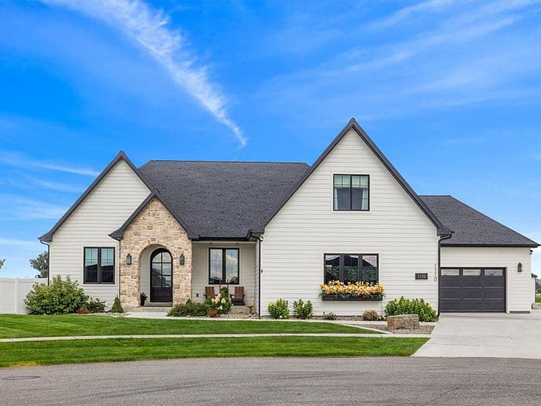 1110 Radiant Ct photo 1