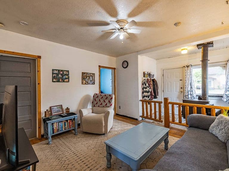 520 Wood St photo 5