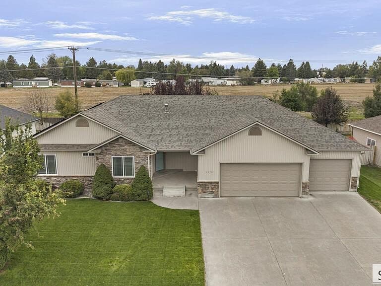 3570 Sycamore Cir photo 1