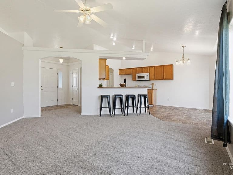 501 Knights Cir photo 5