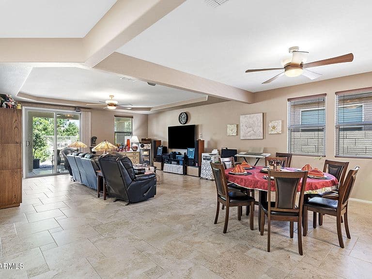 2482 W ARROYO Way photo 3