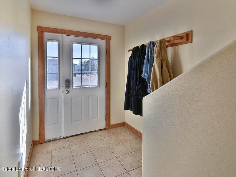378 Cole Ave photo 2