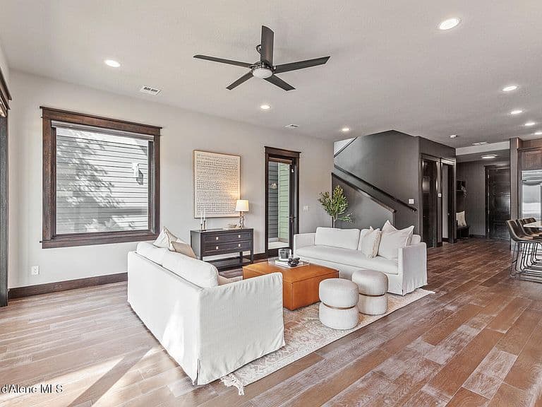 1595 W Bellerive Ln photo 3