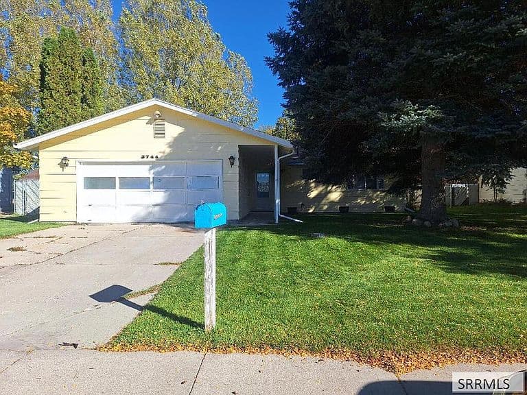 3744 Blue Grouse Dr photo 2