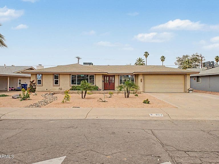 922 E LOYOLA Drive photo 1