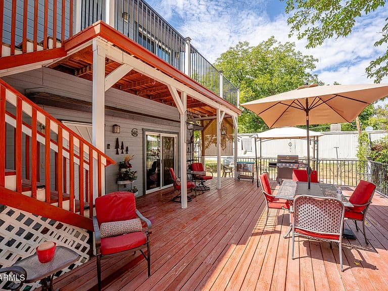 1805 W OAK Lane photo 4