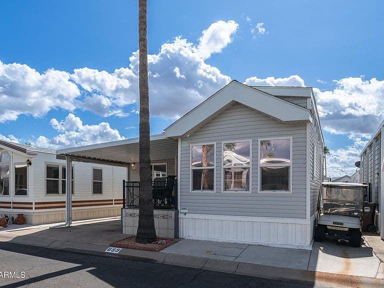 859 Aquamarine Dr photo 4