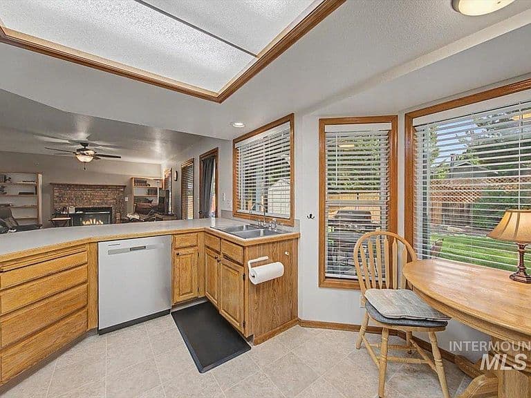 2050 W Sandalwood Dr photo 4