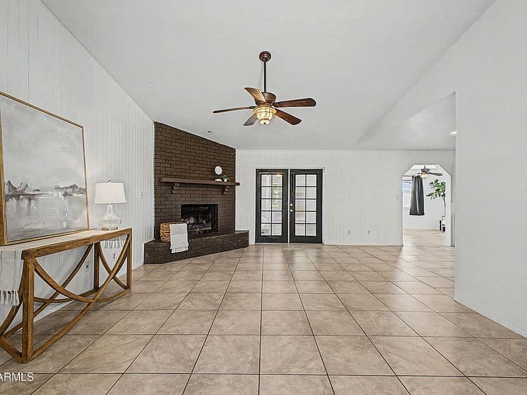 2657 E ISABELLA Avenue photo 3