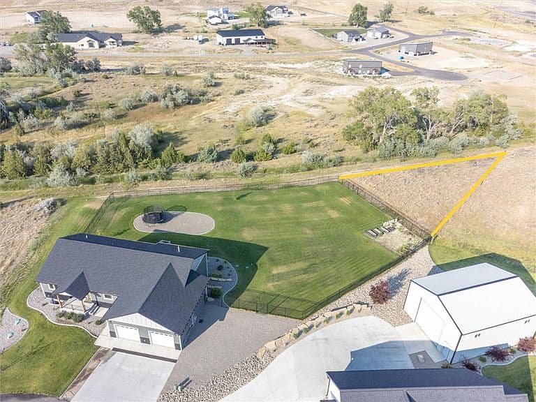 7644 White Pine Cir photo 2