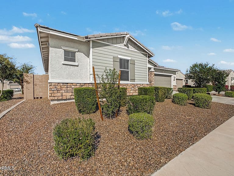 18418 W MEDLOCK Drive photo 4