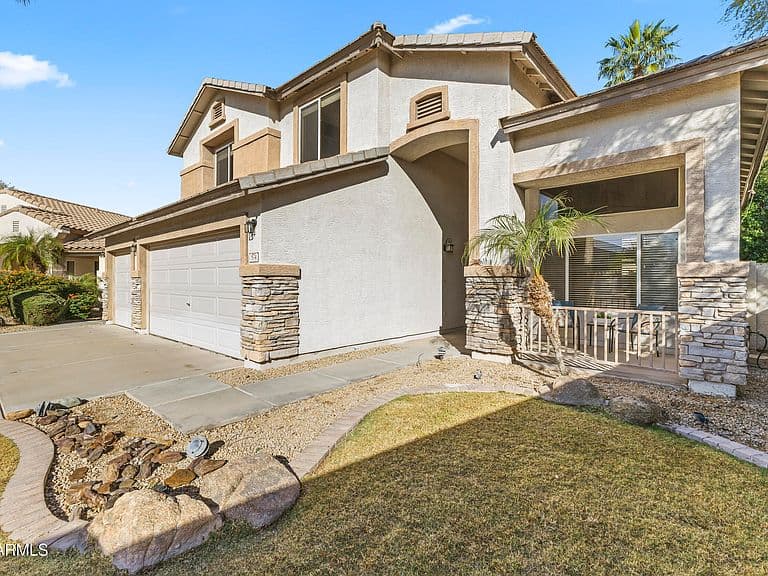 574 W Weatherby Pl photo 5