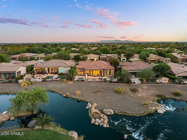 12926 W RED FOX Road photo 1