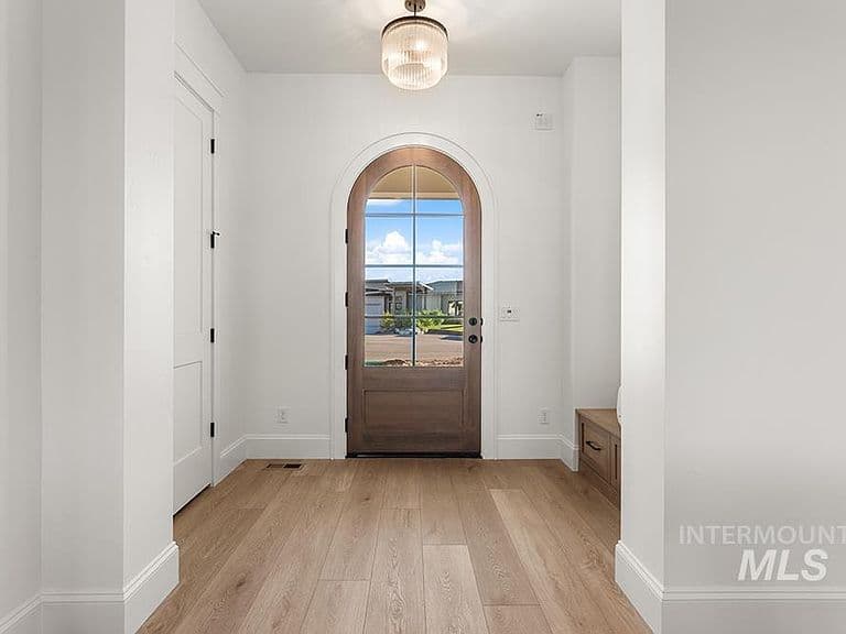 462 Joy Ave photo 3