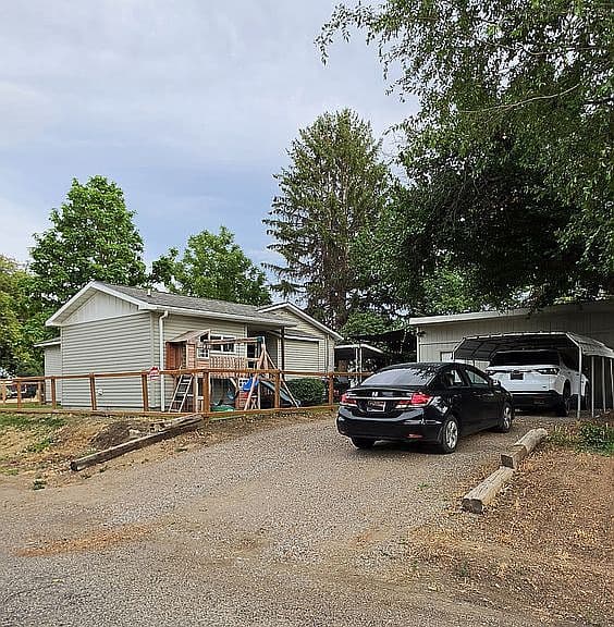 102 2nd St E photo 5