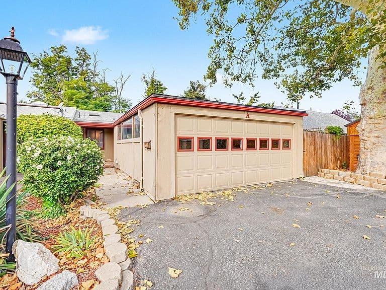 4747 W Albion St APT A photo 1