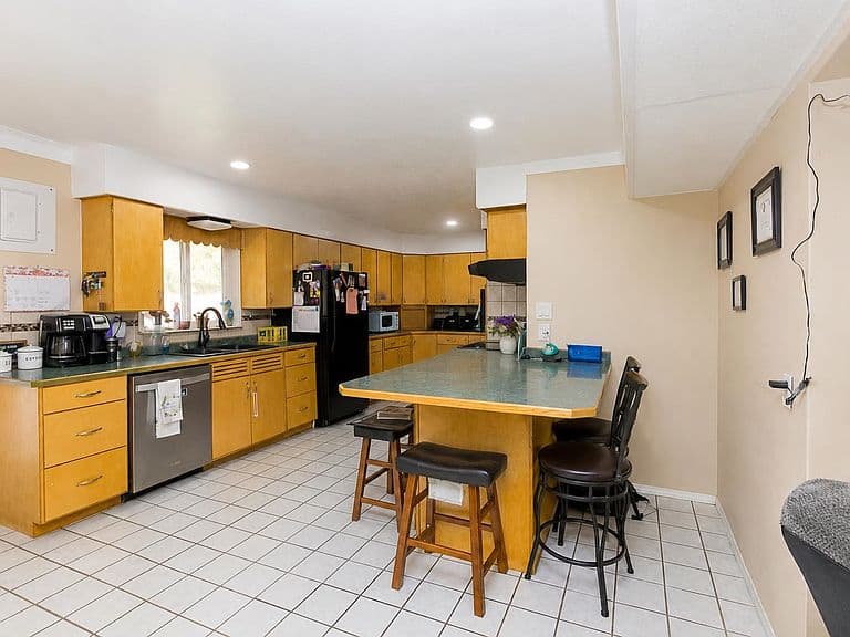 241 Bramwell St photo 5