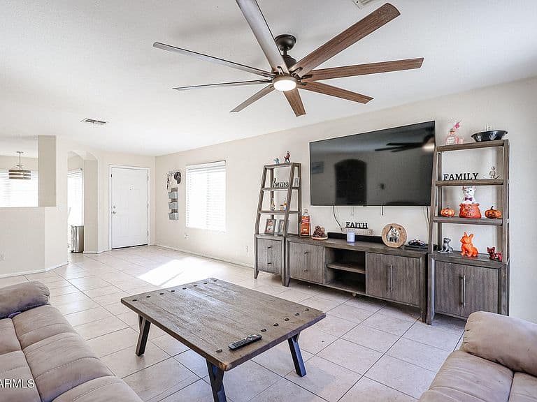 1098 E NARDINI Street photo 3
