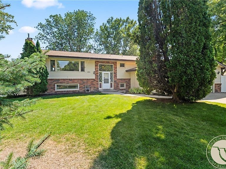 1831 Forest Park Dr photo 1