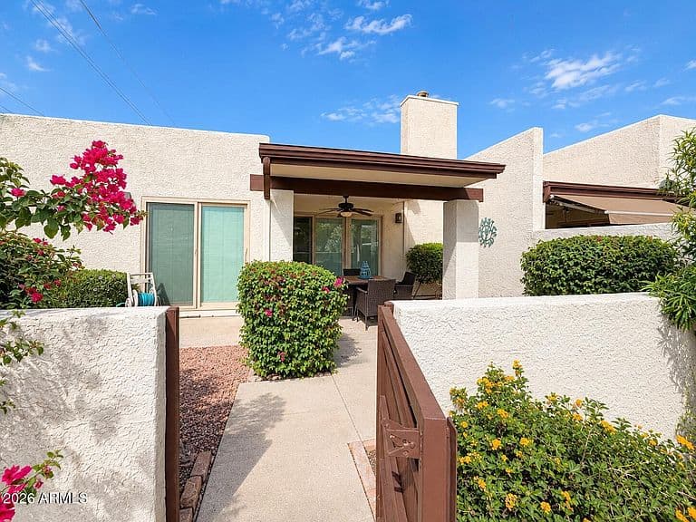4001 E LUPINE Avenue photo 1